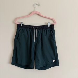 Vuori Kore Shorts V302 Mens L Green Athletic Lined Training Swim 7” Inseam
